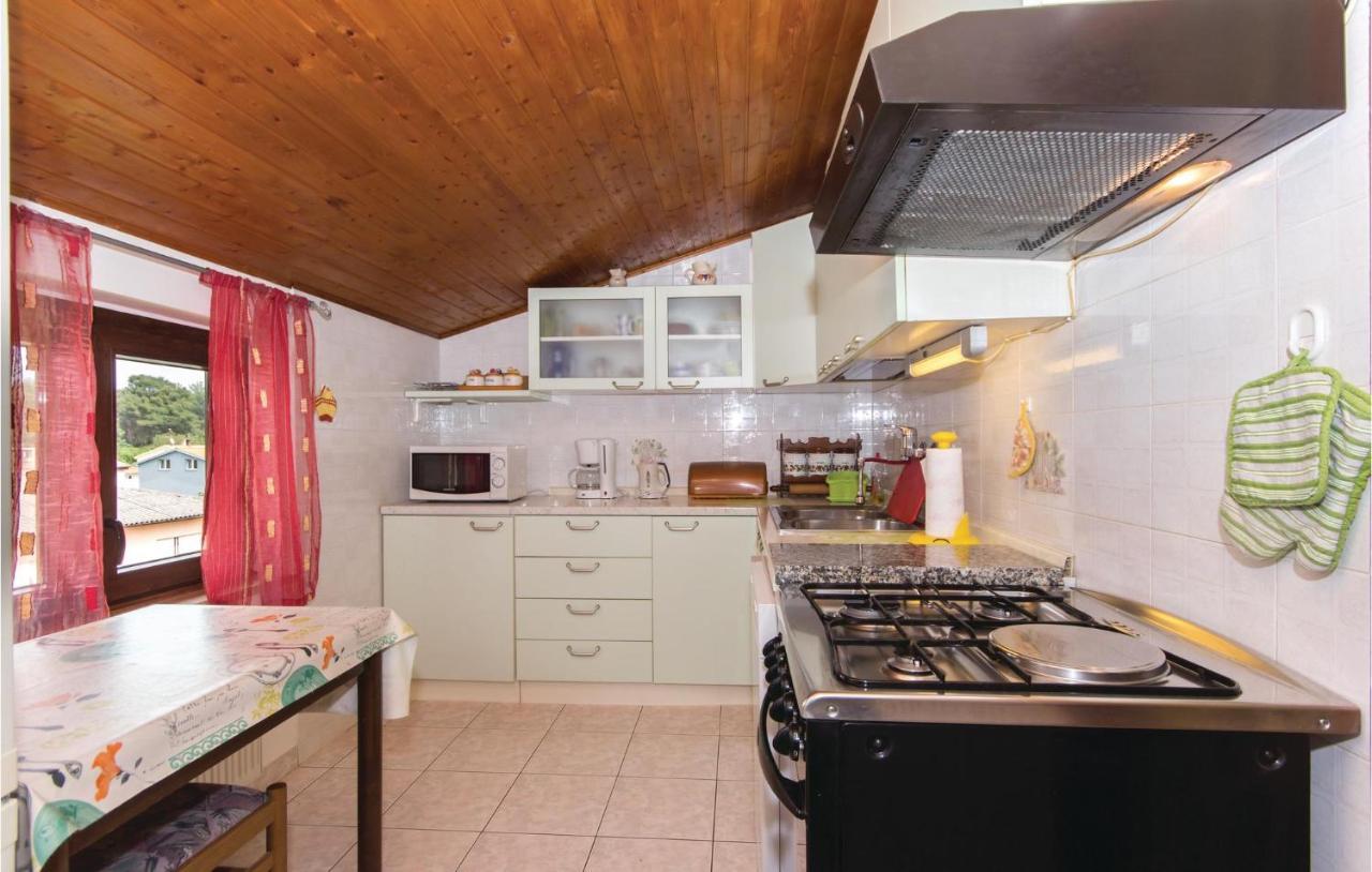 Three-bedroom With A Fireplace 02 Apartment Pula